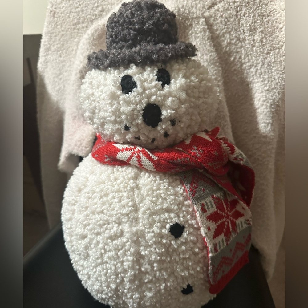 ⛄️ Pottery Barn Archie The Snowman Pillow - Holiday Decor - Picture 6 of 8